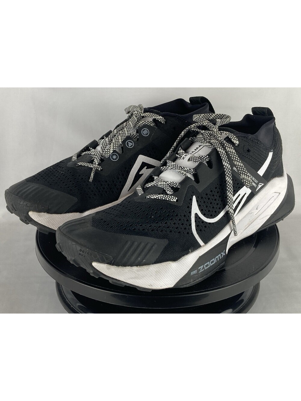 Men’s Size 10 Nike Zegama Trail Black White Running Shoes DH0623-001 ZoomX